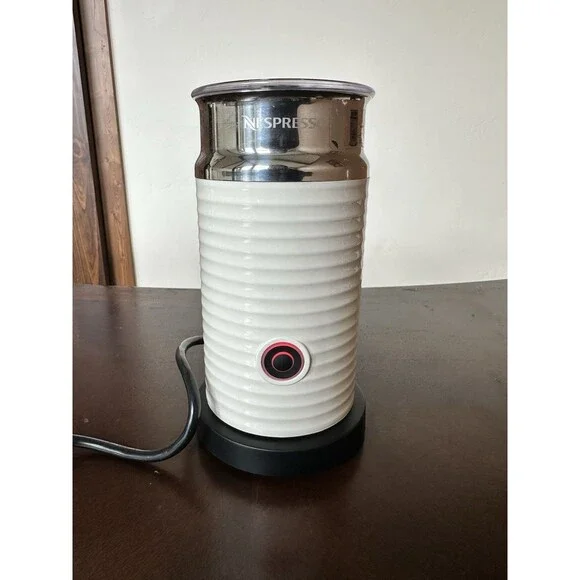 Mousseur à lait Nespresso Aeroccino 3 Rouge | fnac Suisse